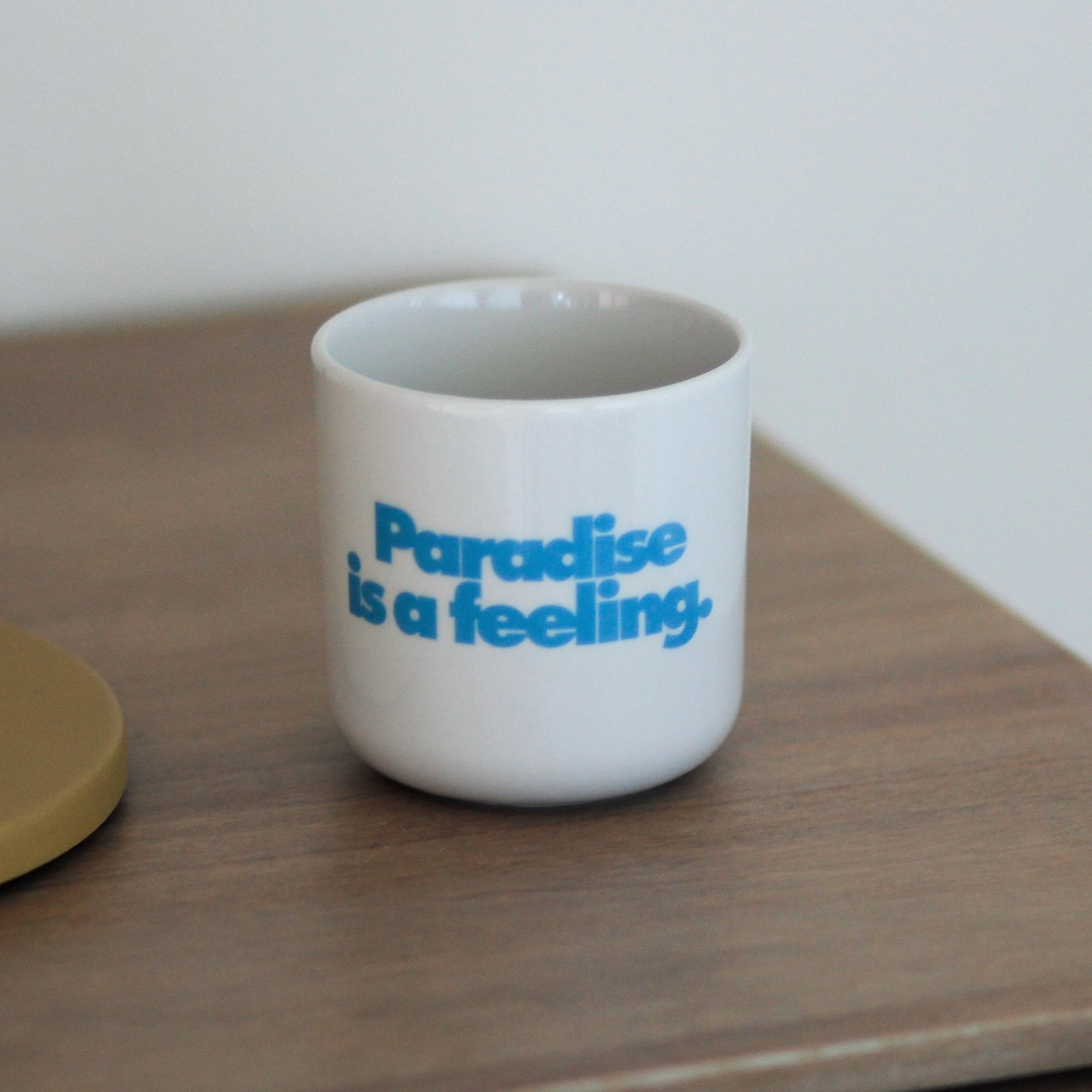 Porzellanbecher PARADISE IS A FEELING.