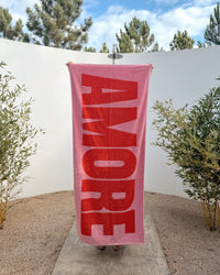 Badetuch / Strandtuch AMORE Rosa/Rot – hochwertiges Tuch mit AMORE-Design von NAVUCKO