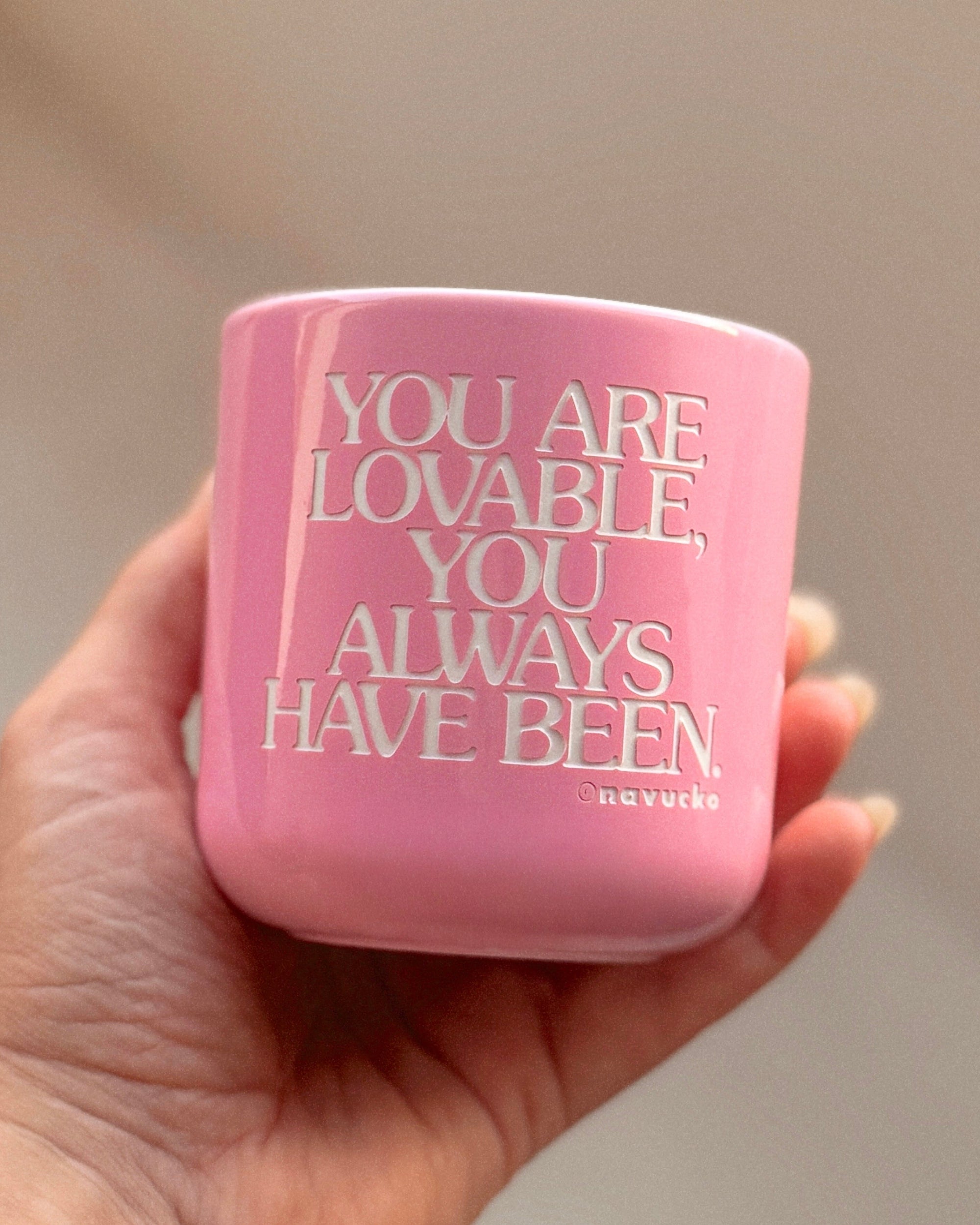 Porzellanbecher YOU ARE LOVABLE Limited Edition – hochwertiger Becher von NAVUCKO