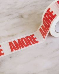Klebeband AMORE 50mm x 50m – dekoratives Paketklebeband mit AMORE-Design von NAVUCKO