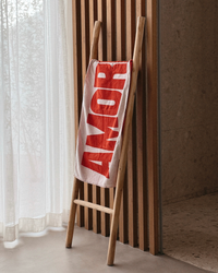Handtuch AMORE Weiß/Rot – hochwertiges Baumwollhandtuch mit AMORE Design von NAVUCKO