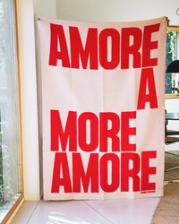 Wolldecke AMORE Weiß / Rot – hochwertige Decke aus 100% Wolle mit AMORE Design von NAVUCKO