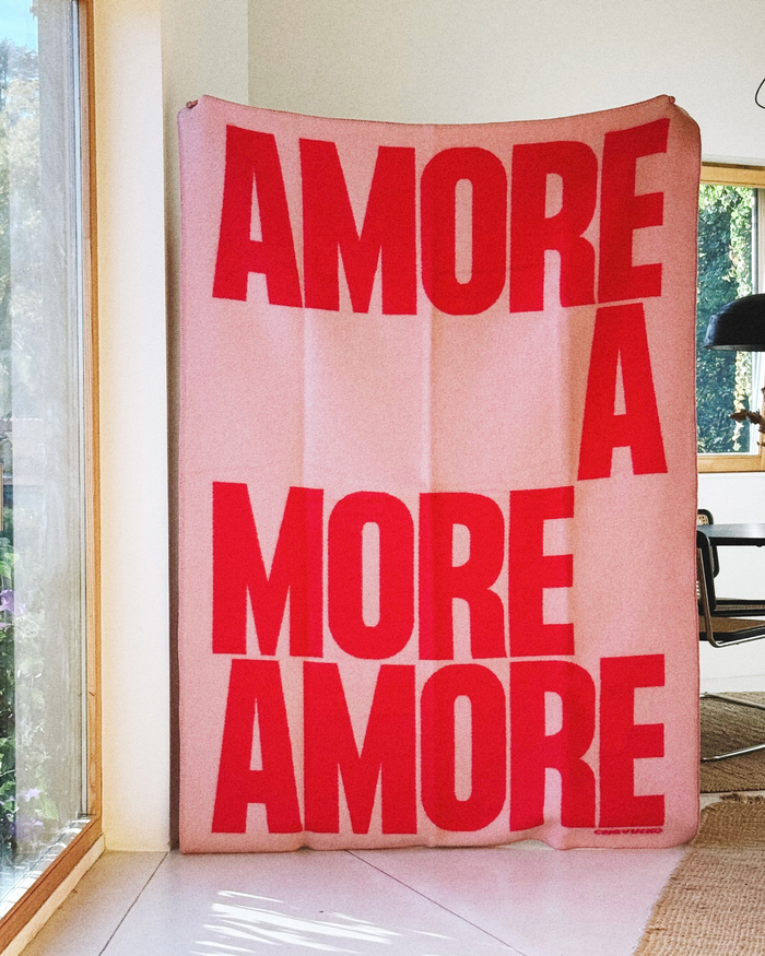 Wolldecke AMORE Rosa / Rot – hochwertige Decke mit AMORE Design von NAVUCKO