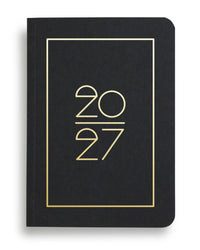 NAVUCKO Pocket Kalender 2027 in Ebony Schwarz – Softcover Kalender mit goldenem Rahmen und typografischem 2027 Design, DIN A6