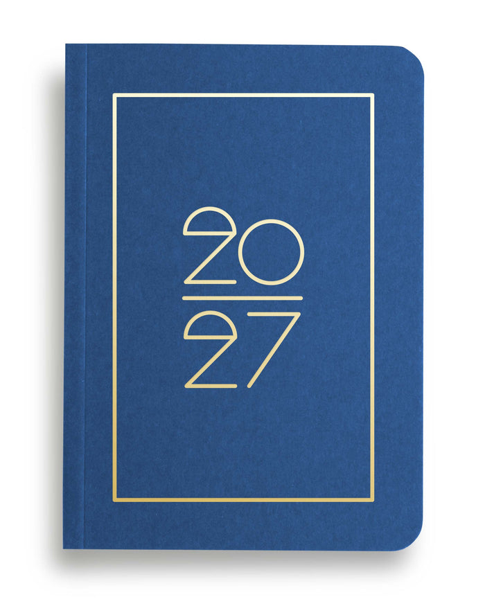 NAVUCKO Pocket Kalender 2027 in Sapphire Blau – Softcover Kalender mit goldenem Rahmen und typografischem 2027 Design, DIN A6